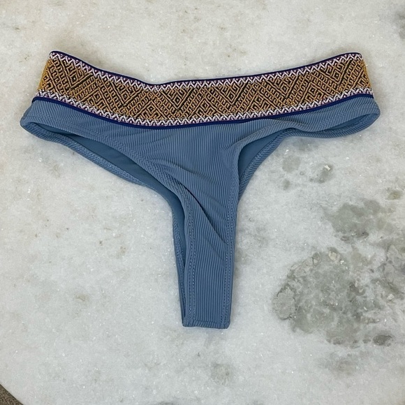 Elysiian bikini bottom thong NWOT print sz M - Picture 2 of 5